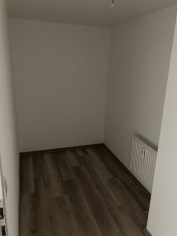 Helle, moderne 2-Raumwohnung in Innenstadtlage! - Gardarobe (9718)