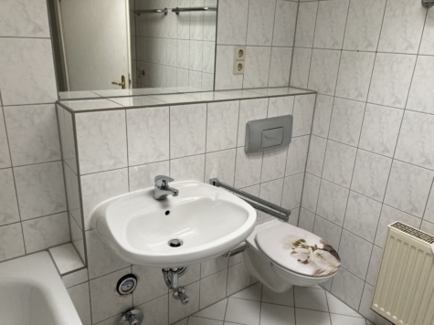 Helle, moderne 2-Raumwohnung in Innenstadtlage! - Bad mit Wanne (9721)