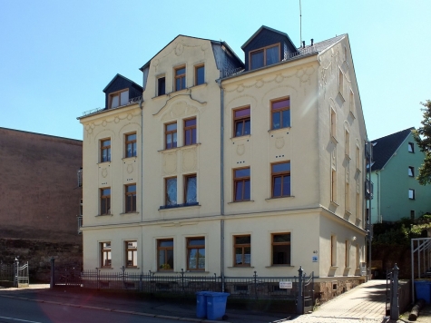 Leerstehende, helle 2-Raumwohnung mit EBK in Kirchberg! Denkmalschutz! - Hausansicht (7358)