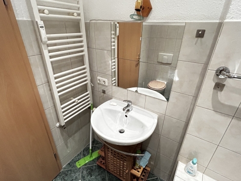 Leerstehende, helle 2-Raumwohnung mit EBK in Kirchberg! Denkmalschutz! - Badezimmer (7371)