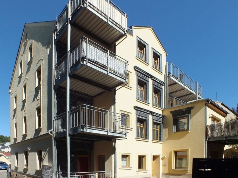 Leerstehende, helle 2-Raumwohnung mit EBK in Kirchberg! Denkmalschutz! - Hofansicht (7360)