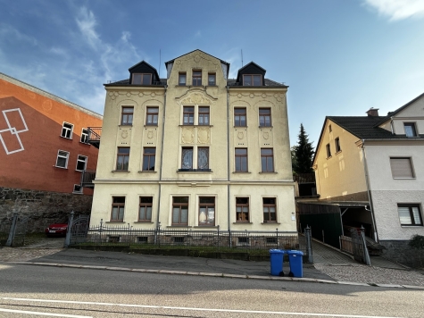 Leerstehende, helle 2-Raumwohnung mit EBK in Kirchberg! Denkmalschutz! - Hausansicht (7361)