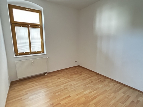 Leerstehende, helle 2-Raumwohnung mit EBK in Kirchberg! Denkmalschutz! - Schlafzimmer (7367)