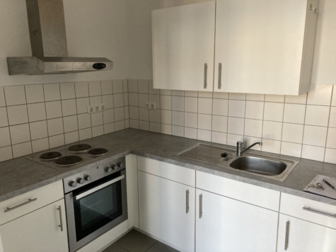 Ab 1.10.! Moderne 3-Raumwohnung! Zentrumsnah, Balkon, Parkett, Vorratsraum! - Einbauküche (10030)