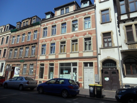 Ab 1.10.! Moderne 3-Raumwohnung! Zentrumsnah, Balkon, Parkett, Vorratsraum! - Hausansicht (10019)