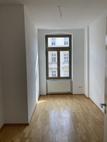 Ab 1.10.! Moderne 3-Raumwohnung! Zentrumsnah, Balkon, Parkett, Vorratsraum! - Schlafzimmer (10024)