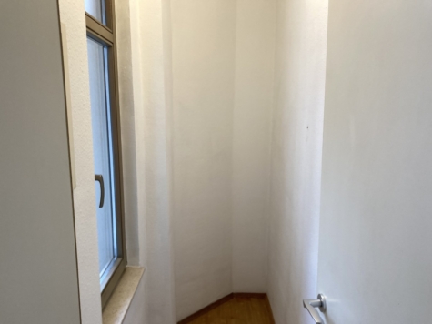 Ab 1.10.! Moderne 3-Raumwohnung! Zentrumsnah, Balkon, Parkett, Vorratsraum! - Vorratsraum (10032)
