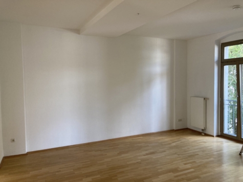 Ab 1.10.! Moderne 3-Raumwohnung! Zentrumsnah, Balkon, Parkett, Vorratsraum! - Wohnzimmer, Balkon (10026)
