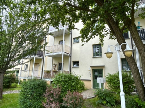 Schöne 2-Raumwohnung mit Balkon, Stpl. und Tageslichtbad! Nähe HBK! - Rückansicht (14982)