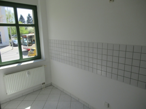 Schöne 2-Raumwohnung mit Balkon, Stpl. und Tageslichtbad! Nähe HBK! - Küche mit Fenster (14988)