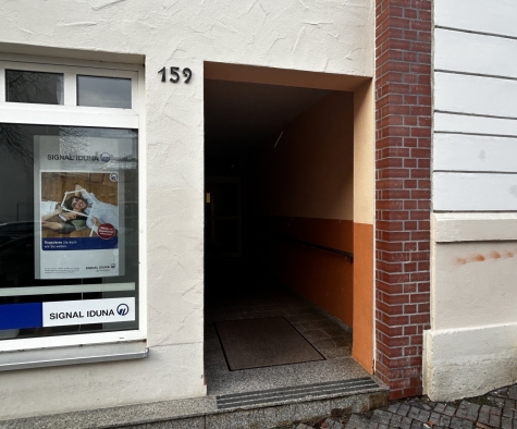 Vermietete 1-Raum-Whg. mit Balkon u. Tageslichtbad in Plauen! Zentrumsnah! - Hauseingang (772)