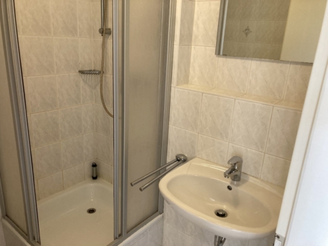 Ab 1.12.! Helle 1-Raumwhg. mit EBK in Marienthal – Nähe HBK! - Bad mit Dusche (13390)
