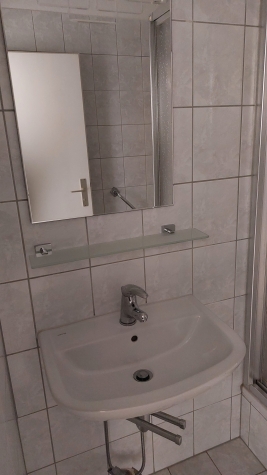 2-Raum Wohnung in zentrumsnaher Lage – 1. OG mit Aufzug und Balkon - Badezimmer (8584)