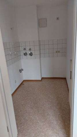 2-Raum Wohnung in zentrumsnaher Lage – 1. OG mit Aufzug und Balkon - Küche (8582)