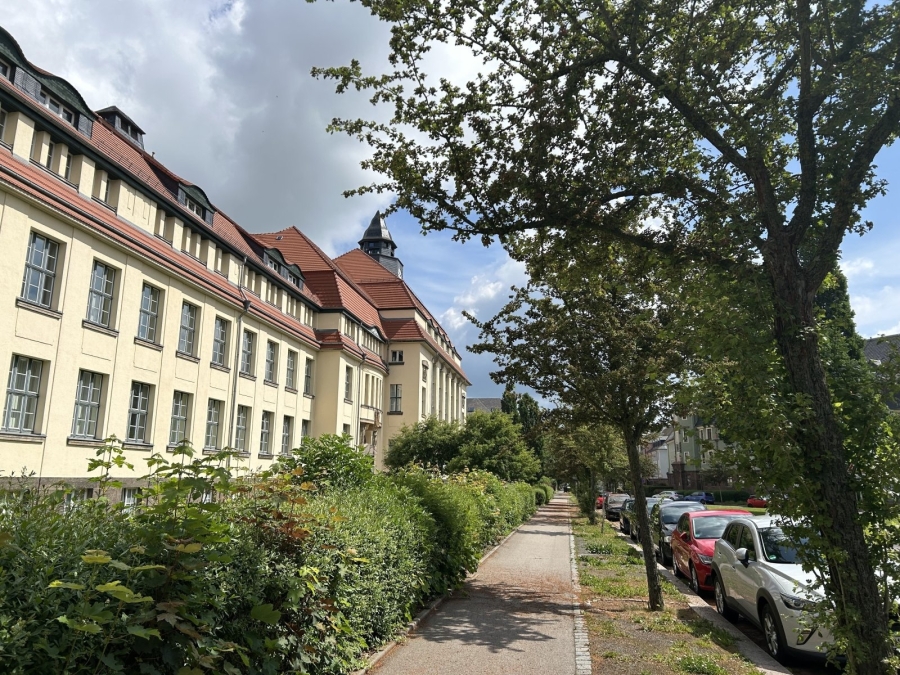 Käthe-Kollwitz-Gymnasium (gegenüb.)