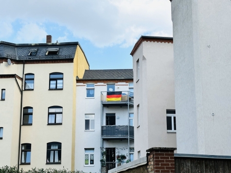 Attraktive 4-Raum-Wohnung mit Balkon, zentrumsnah gelegen und vermietet - Balkonanlage (2916)