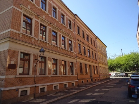 Helle 2-Raum-Wohnung mit Balkon! Unmittelbare Nähe zum Hauptbahnhof! - Hausansicht (7131)