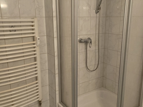 Helle 2-Raum-Wohnung mit Balkon! Unmittelbare Nähe zum Hauptbahnhof! - Badezimmer (7143)