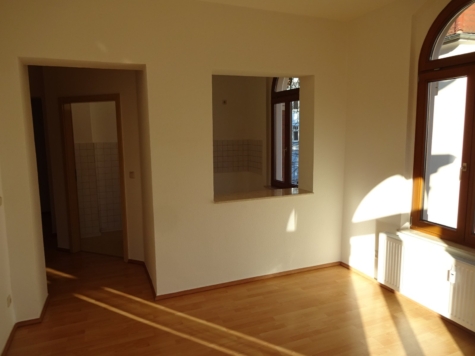 Ab 1.12.! Helle 2-Raumwohnung mit Balkon und Stellplatz in Zwickau! - Wohnzimmer (12813)
