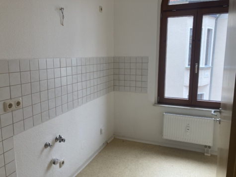 Ab 1.12.! Helle 2-Raumwohnung mit Balkon und Stellplatz in Zwickau! - Küche mit Fenster (12819)