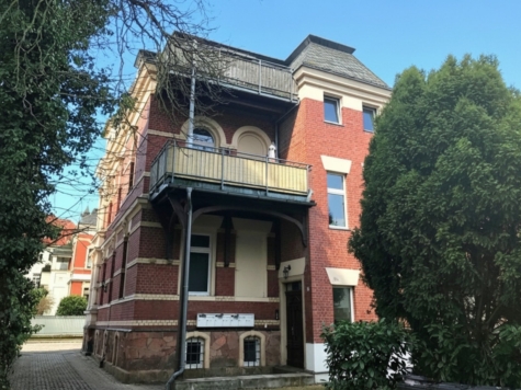Ab 1.12.! Helle 2-Raumwohnung mit Balkon und Stellplatz in Zwickau! - Rückansicht (12811)
