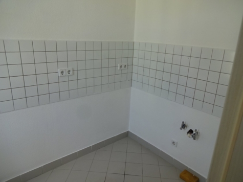 Ab 1.11.! Zentrumsnahe 3-Raum-Maisonettewohnung mit Balkon! - Küche mit Fenster (10048)