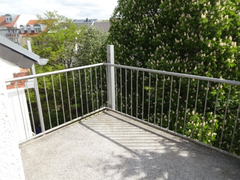 Ab 1.11.! Zentrumsnahe 3-Raum-Maisonettewohnung mit Balkon! - Balkon (10044)