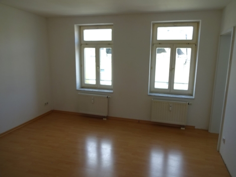 Ab 1.11.! Zentrumsnahe 3-Raum-Maisonettewohnung mit Balkon! - Wohnzimmer (10041)