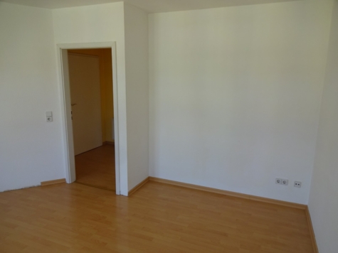 Ab 1.11.! Zentrumsnahe 3-Raum-Maisonettewohnung mit Balkon! - Wohnzimmer (10042)
