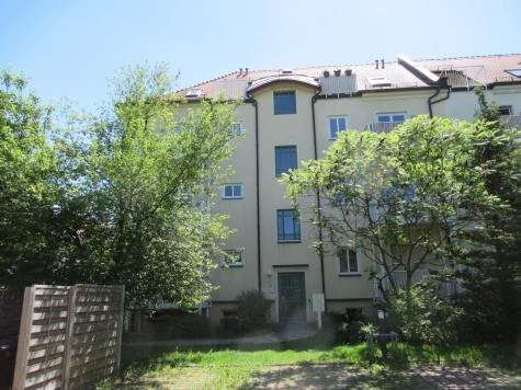 Sanierte 1,5-Raumwohnung mit Balkon und Stellplatz in Marienthal! - Rückansicht (2768)