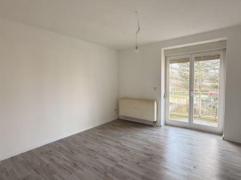 Sanierte 1,5-Raumwohnung mit Balkon und Stellplatz in Marienthal! - Wohnzimmer (2761)