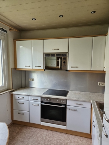 Helle 3-Raumwhg. mit Loggia und EBK in Zwickau-Mosel! - Küche, EBK linke Seite, Fronten neu foliert (9644)