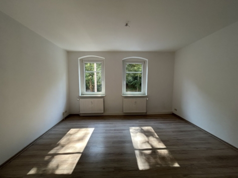 Helle 4-Raumwhg. mit EBK und Balkon in Zwickau! Wallbox für E-Autos am Haus! - Wohnzimmer (9910)
