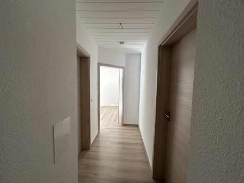 Helle 4-Raumwhg. mit EBK und Balkon in Zwickau! Wallbox für E-Autos am Haus! - Flur (9903)