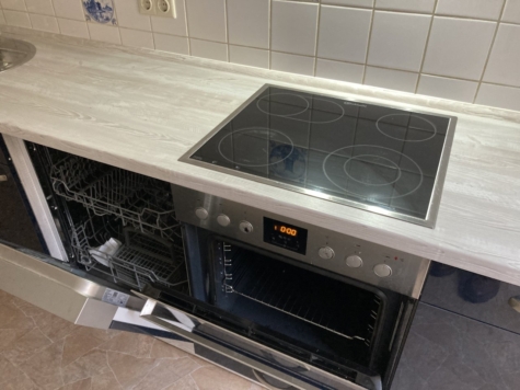 Helle 4-Raumwhg. mit EBK und Balkon in Zwickau! Wallbox für E-Autos am Haus! - Küche Detail Herd / Backofen (9905)