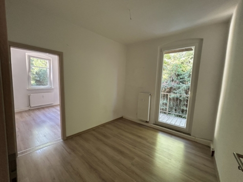 Helle 4-Raumwhg. mit EBK und Balkon in Zwickau! Wallbox für E-Autos am Haus! - Arbeitszimmer, Balkon (9913)