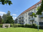Hausansicht mit Grünanlage