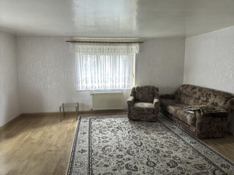 Dreiseitenhof: 2 Wohnhäuser, Nebengelass, gr. Grundstück = viel Raum für individuelle Lebenskonzepte - Wohnzimmer EG Bauernhaus (14362)