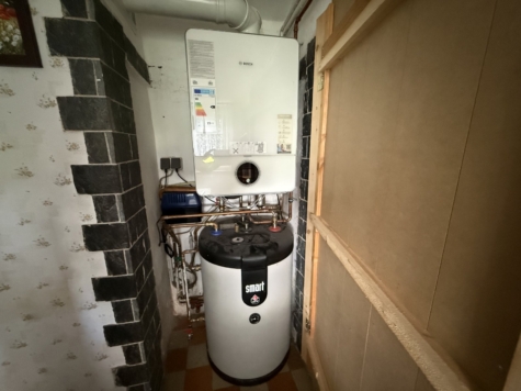 Dreiseitenhof: 2 Wohnhäuser, Nebengelass, gr. Grundstück = viel Raum für individuelle Lebenskonzepte - Gastherme Bauernhaus (14372)