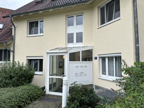 Vermietete 2-Raumwohnung mit Balkon und Stpl. in ruhiger Lage! Zwickau-Cainsdorf! - Hauseingang (7540)