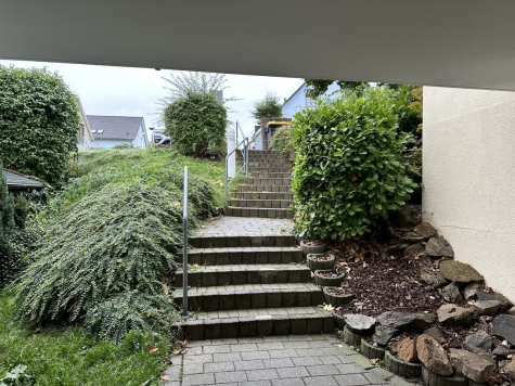Vermietete 2-Raumwohnung mit Balkon und Stpl. in ruhiger Lage! Zwickau-Cainsdorf! - Außenanlage (7543)