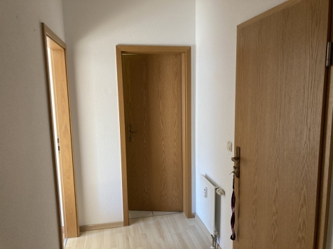 ab 01.07.26! Fraureuth, schöne 2-Zimmer Erdgeschosswohnung mit Balkon, Stellplatz optional - FLur (5932)
