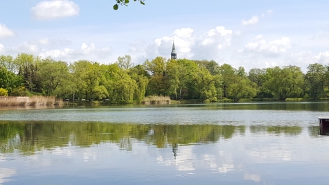 Eine ganze Etage nur für Sie! DG-Wohnung, 4 Zimmer, Gäste-WC, Balkon, vermietet! - Schwanenteich, im Hintergrund die Domspitze (4031)