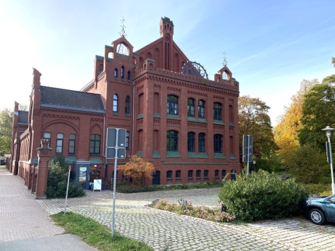 Eine ganze Etage nur für Sie! DG-Wohnung, 4 Zimmer, Gäste-WC, Balkon, vermietet! - Johannisbad (4026)