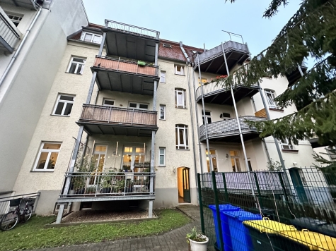 Eine ganze Etage nur für Sie! DG-Wohnung, 4 Zimmer, Gäste-WC, Balkon, vermietet! - Balkonanlage (4017)