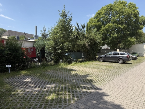 Schöne 2-Raumwohnung mit Balkon, Stpl. und neuer EBK! Tageslichtbad! - PKW-Stellplätze (9383)