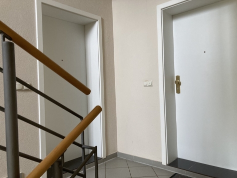 Ab 1.9.26! Helle 2-Raumwohnung mit Balkon u. EBK zur Ablöse in Marienthal nähe HBK! - Treppenhaus (7395)