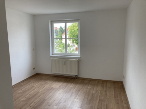 Ab 1.9.26! Helle 2-Raumwohnung mit Balkon u. EBK zur Ablöse in Marienthal nähe HBK! - Schlafzimmer (7400)