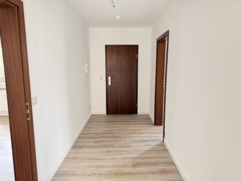 Helle 3-Raum-Wohnung mit Balkon in Zwickau! - Flur (10143)
