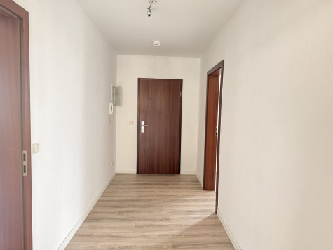 Helle 3-Raum-Wohnung mit Balkon in Zwickau! - Flur (7040)